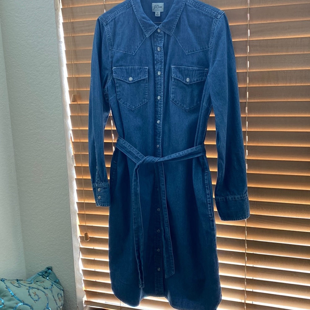 J Crew denim dress size 10. Snap thru w pockets & belt, like new!